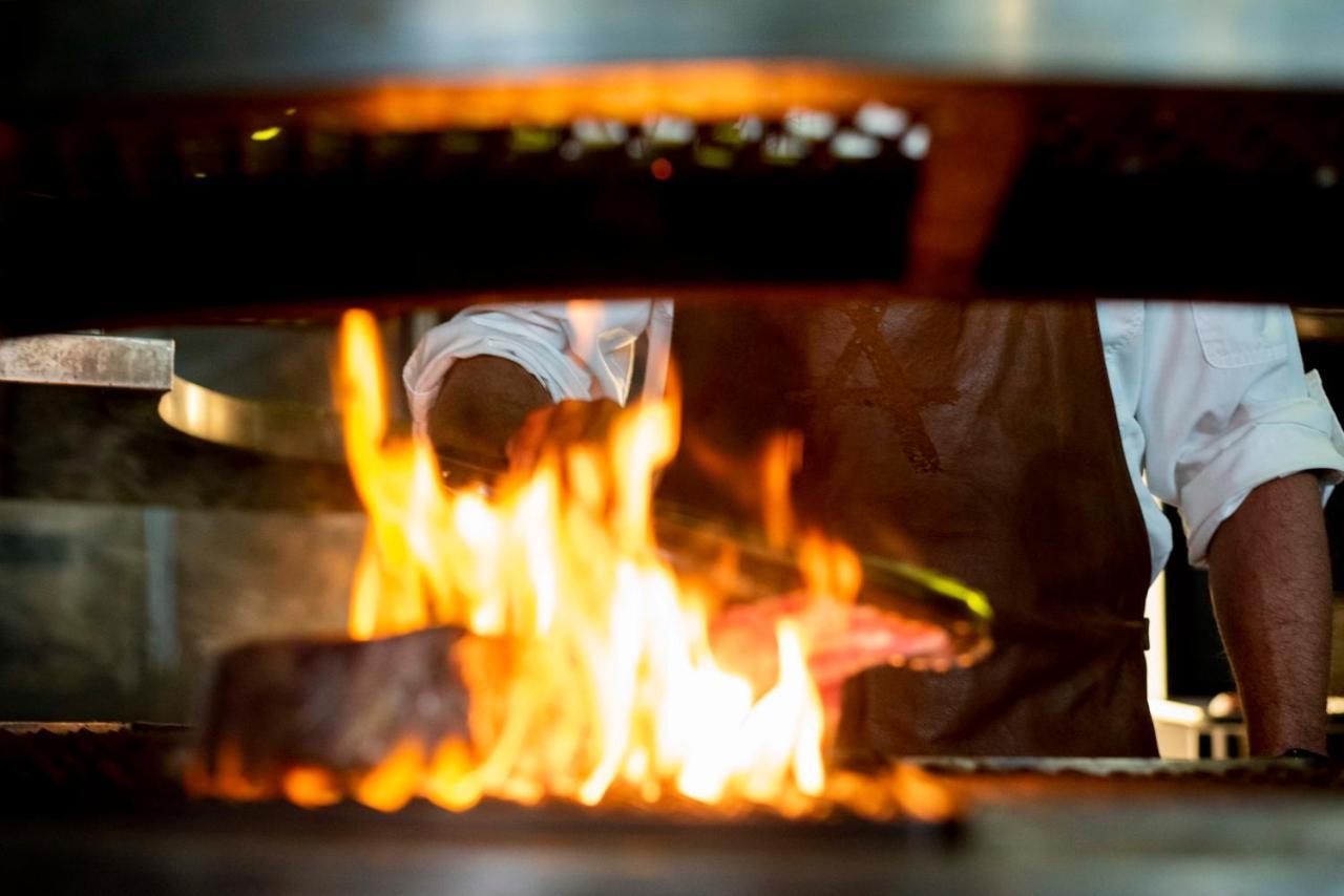 Intercontinental Perth City Centre By Ihg Exterior foto A chef cooking with a blowtorch